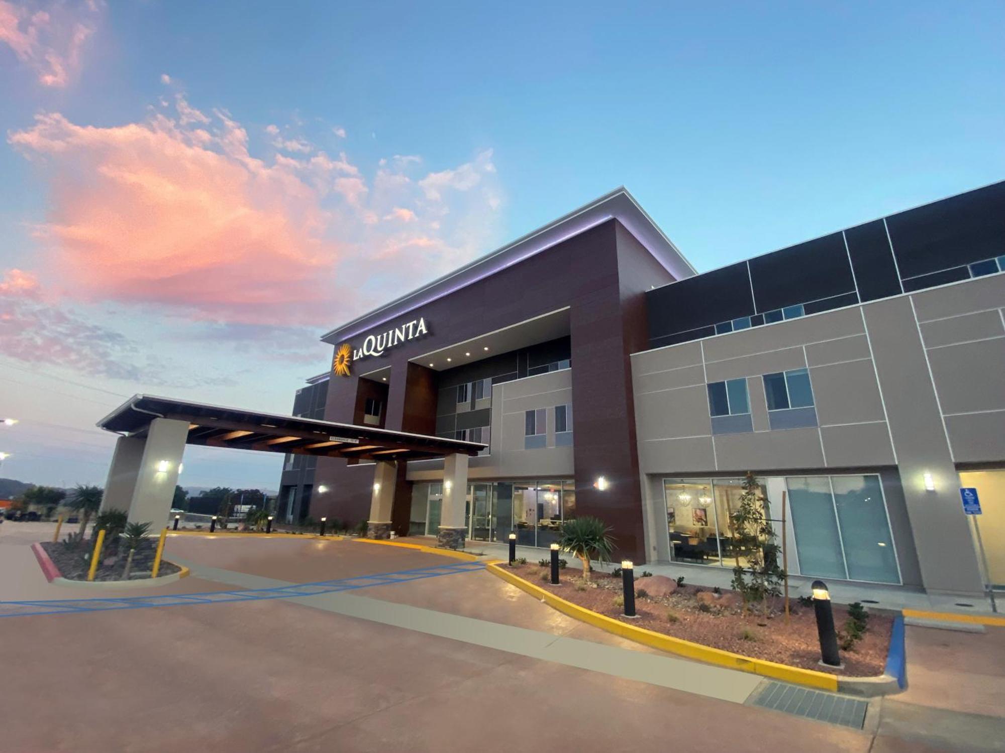 La Quinta Inn & Suites By Wyndham Yucaipa ภายนอก รูปภาพ